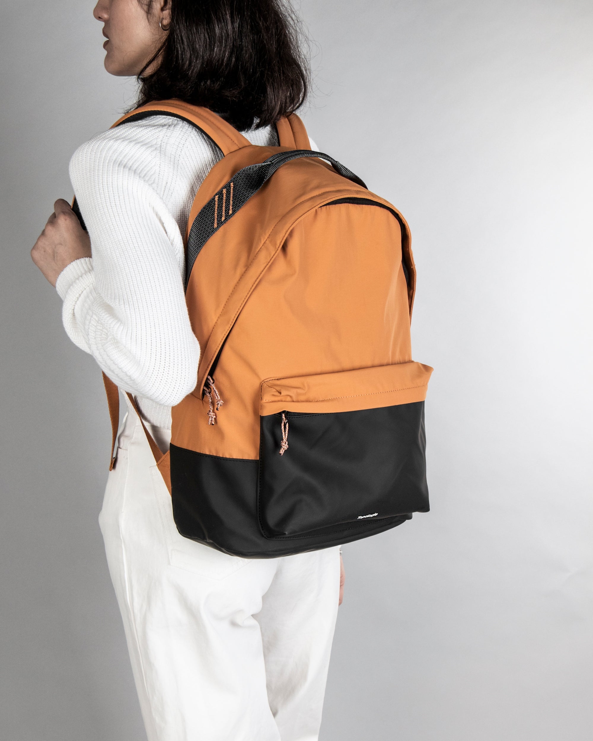 Block 拼色後背包