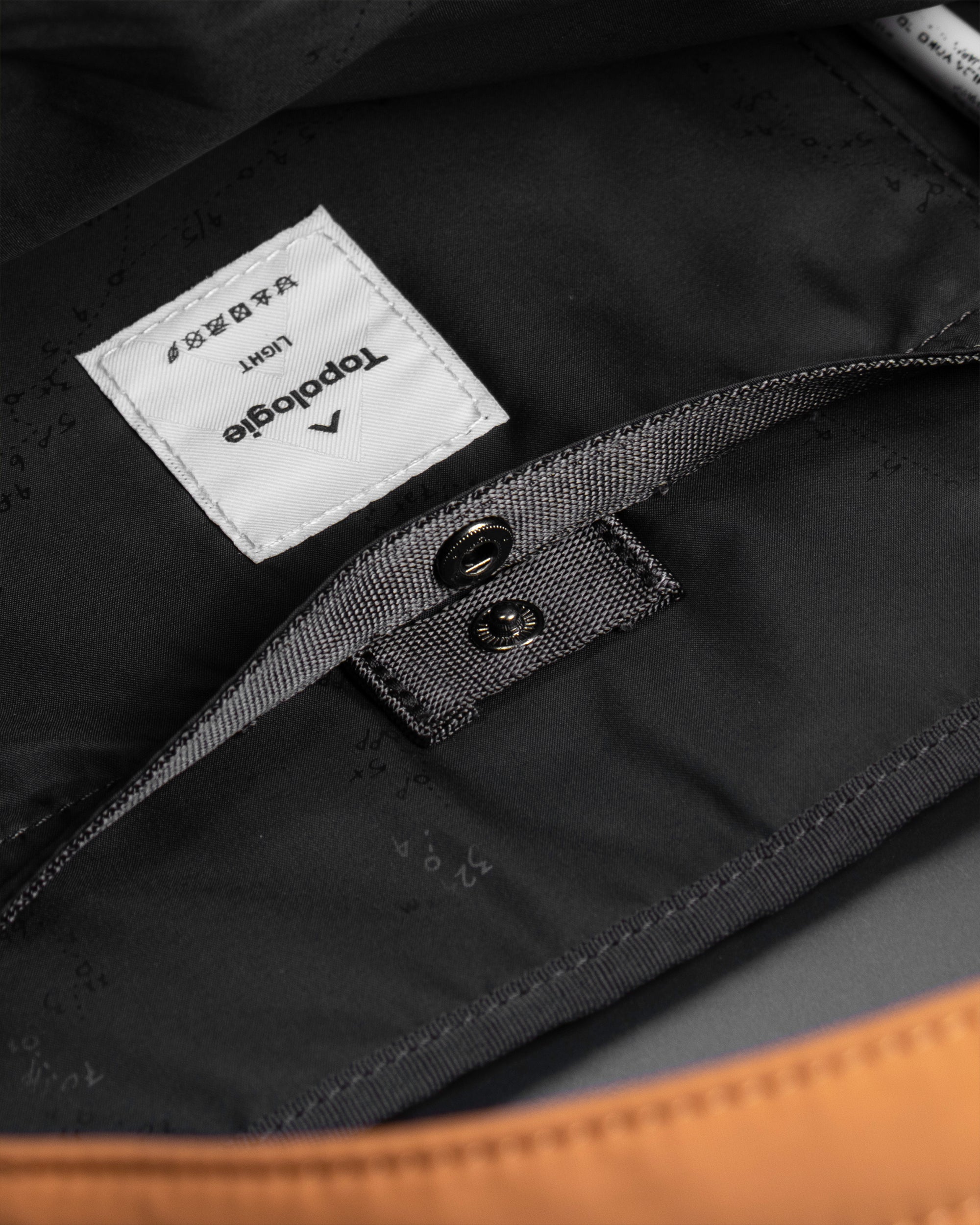 Block 拼色後背包