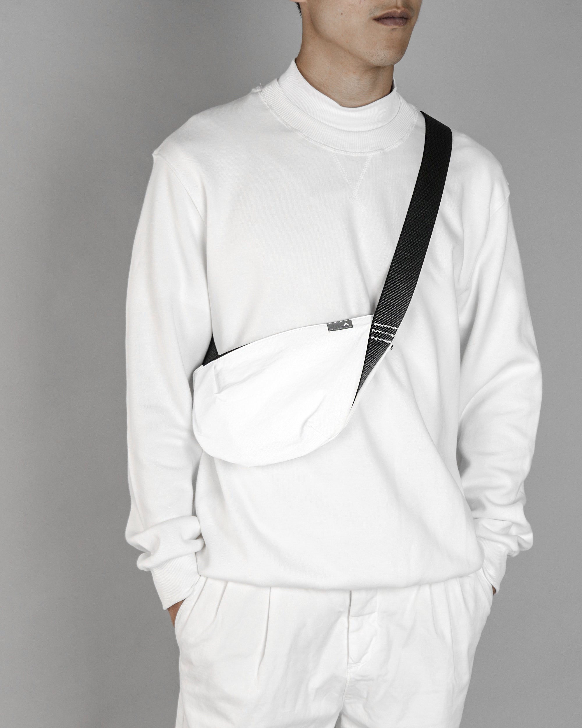 Crescent 極簡胸前包