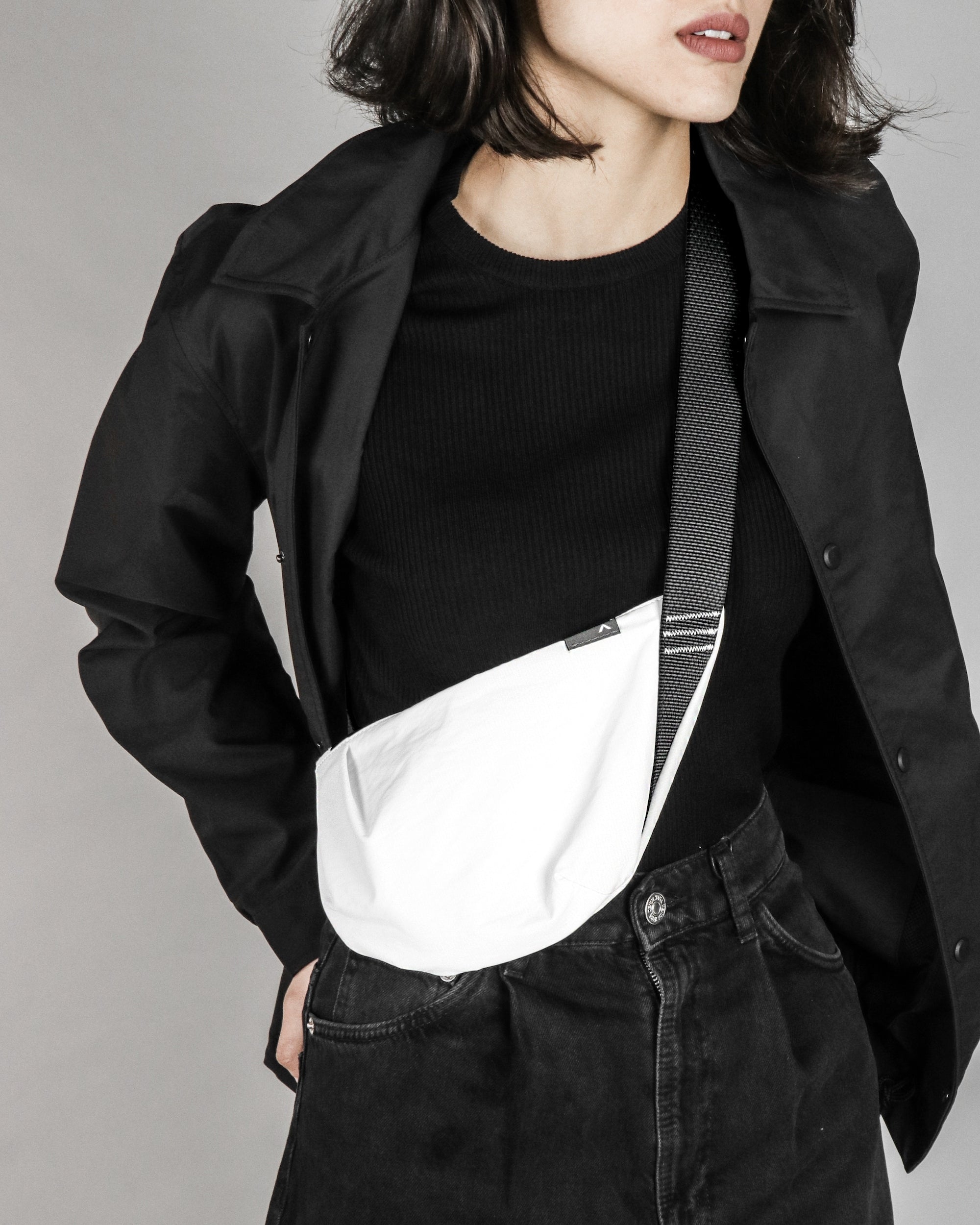 Crescent 極簡胸前包