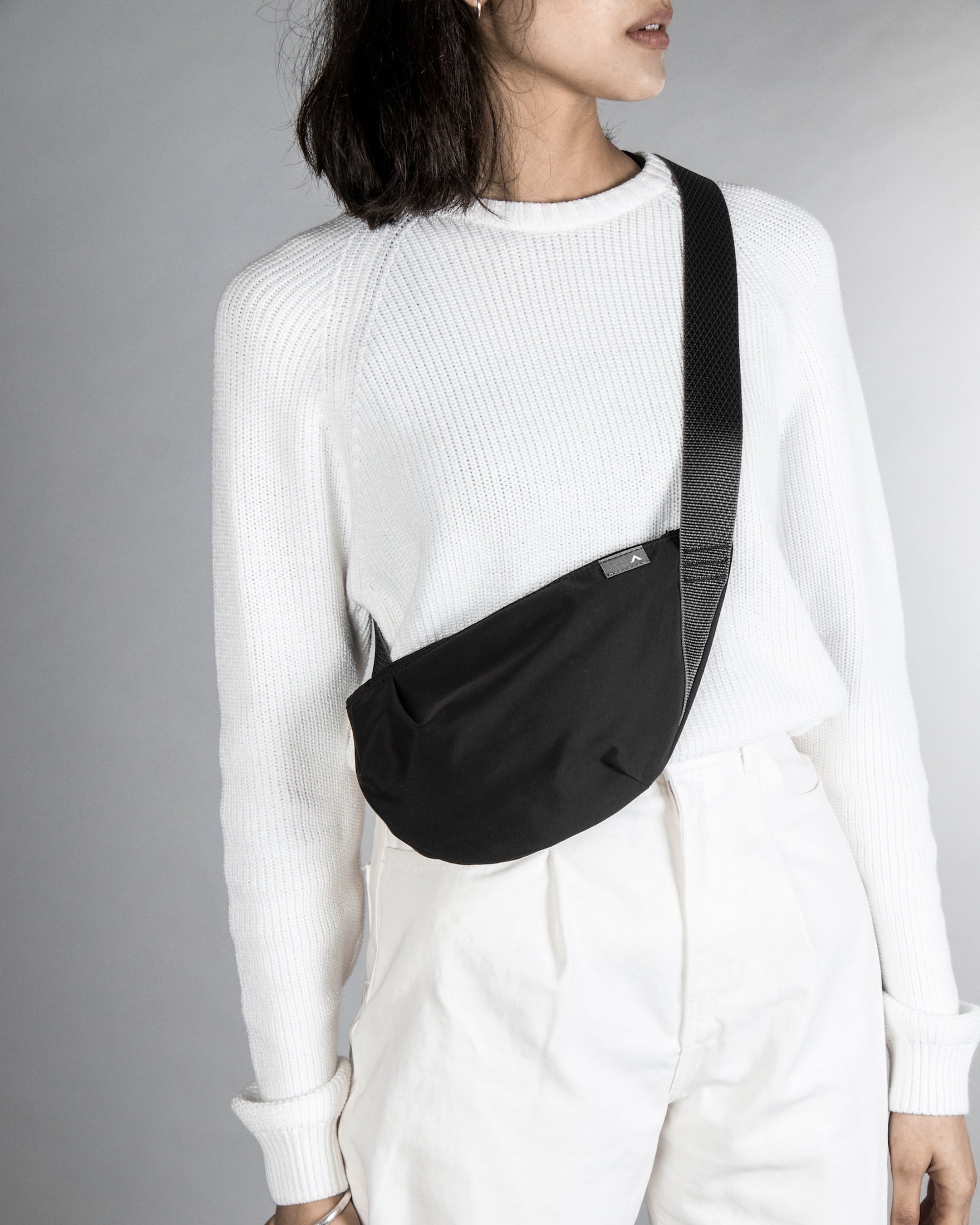 Crescent 極簡胸前包