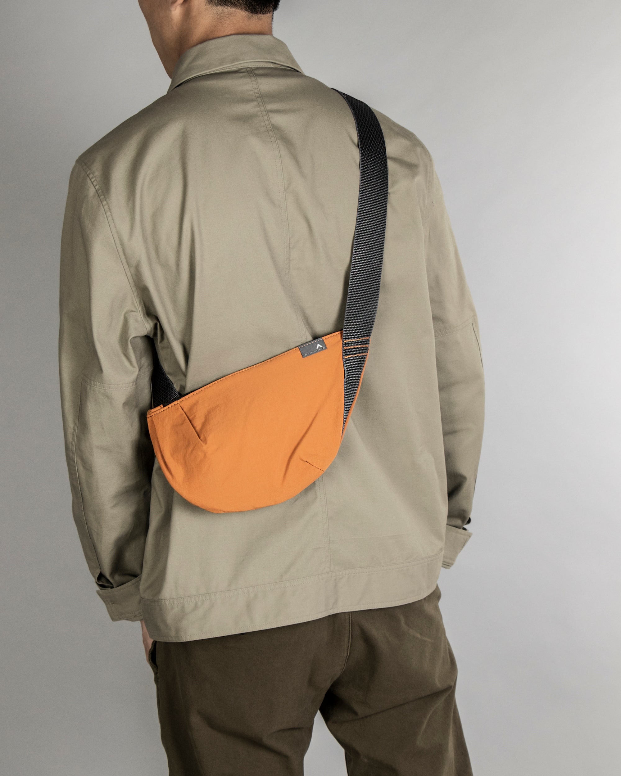 Crescent 極簡胸前包