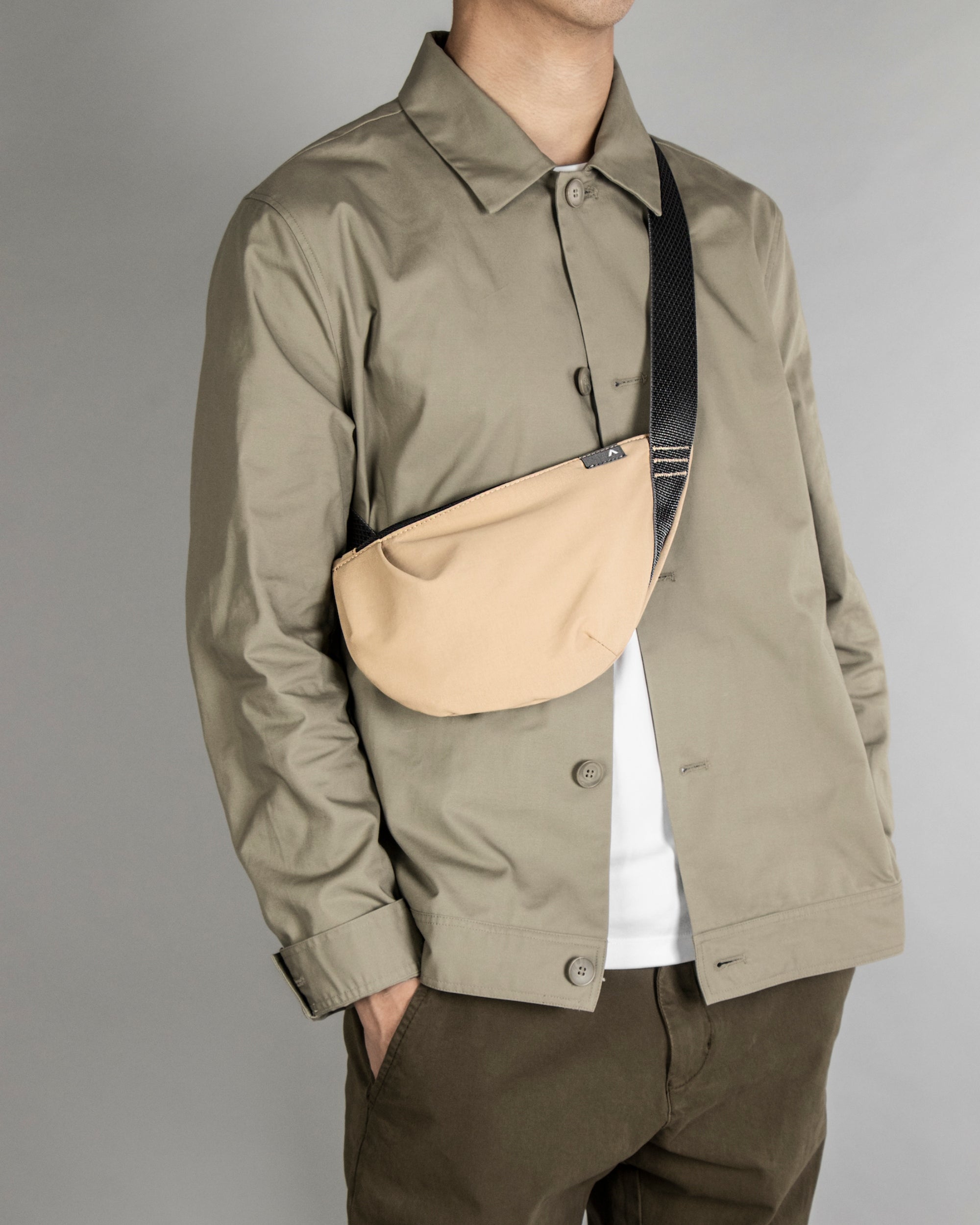 Crescent 極簡胸前包