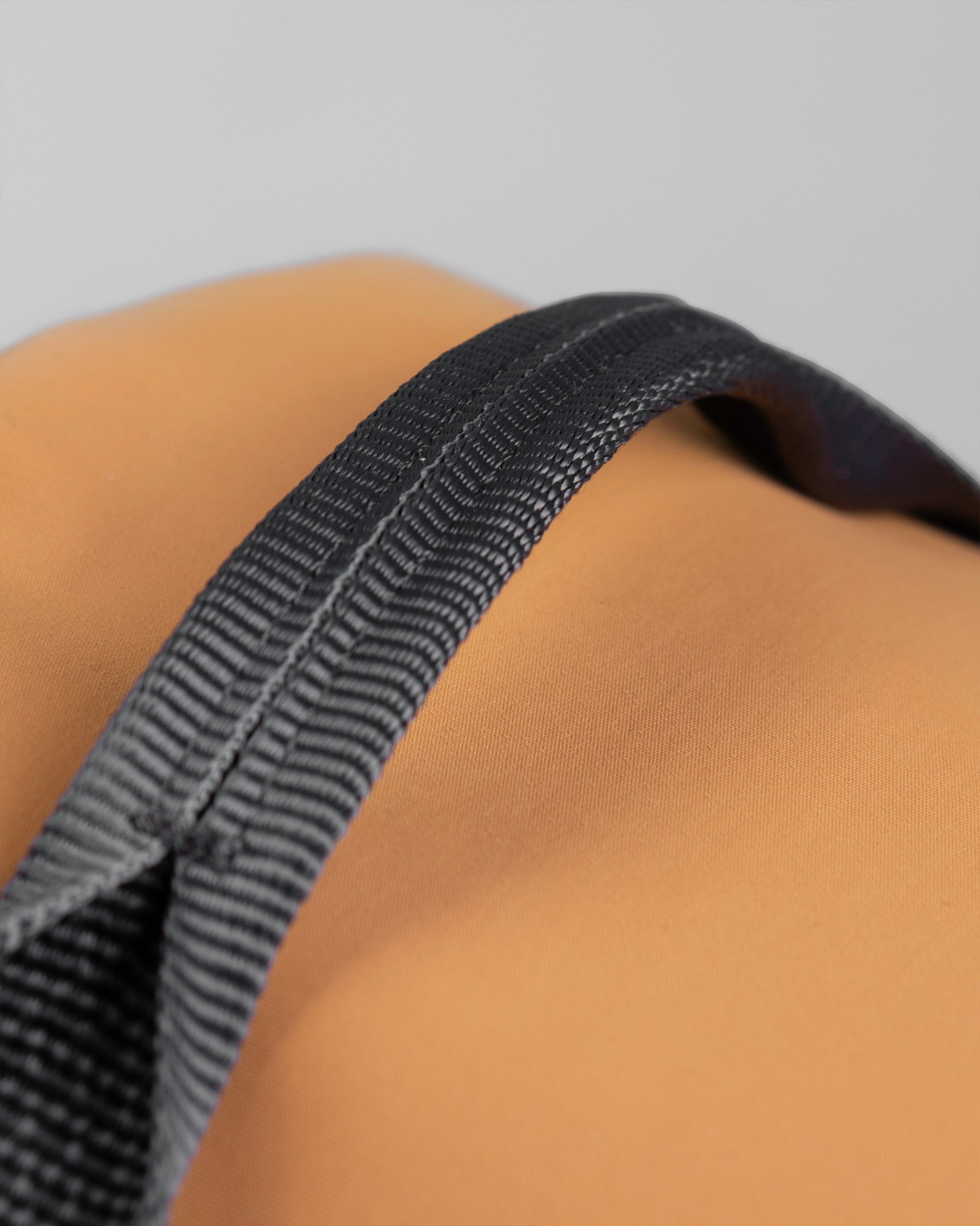 Block 拼色後背包