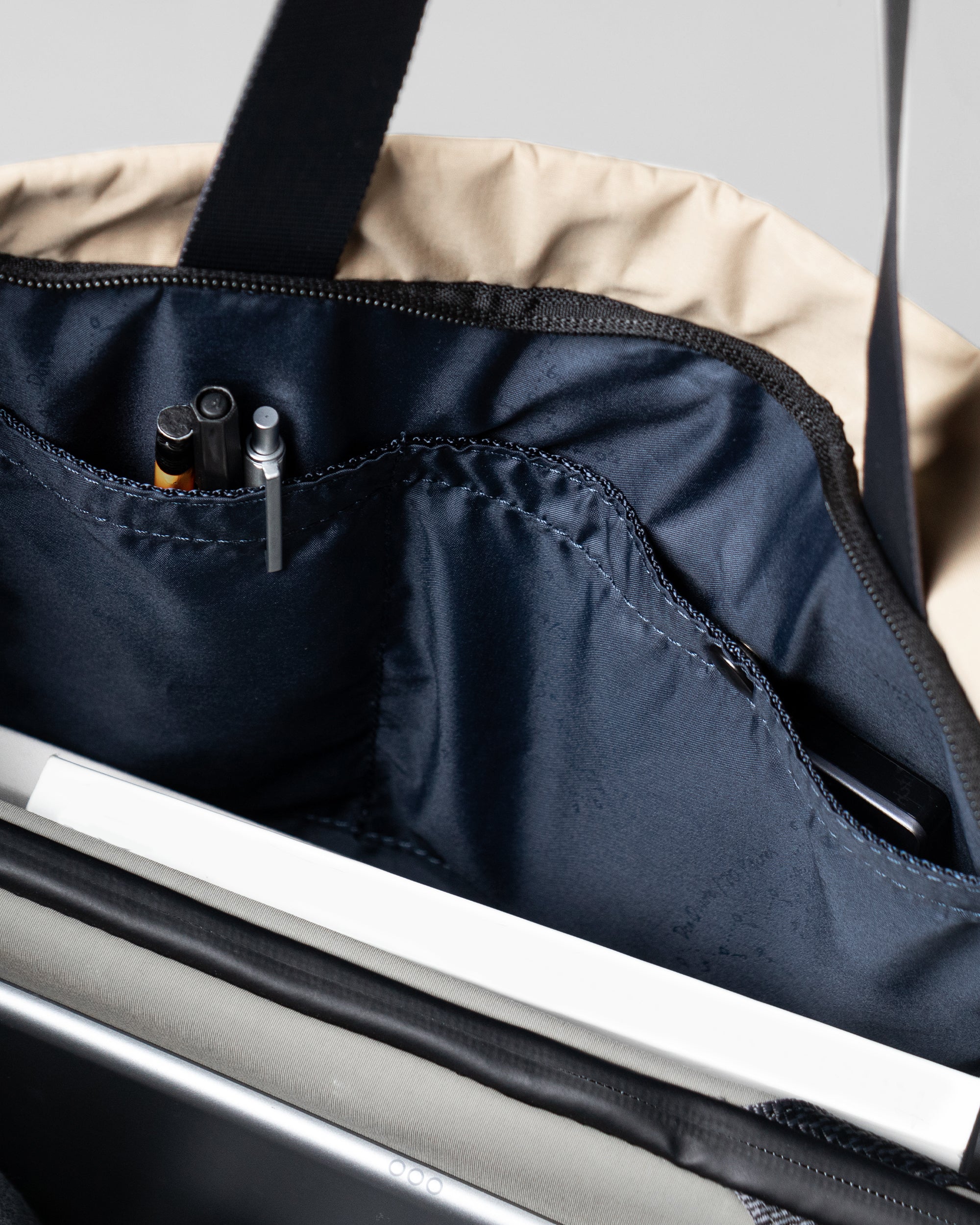 Draw 輕便抽繩托特包