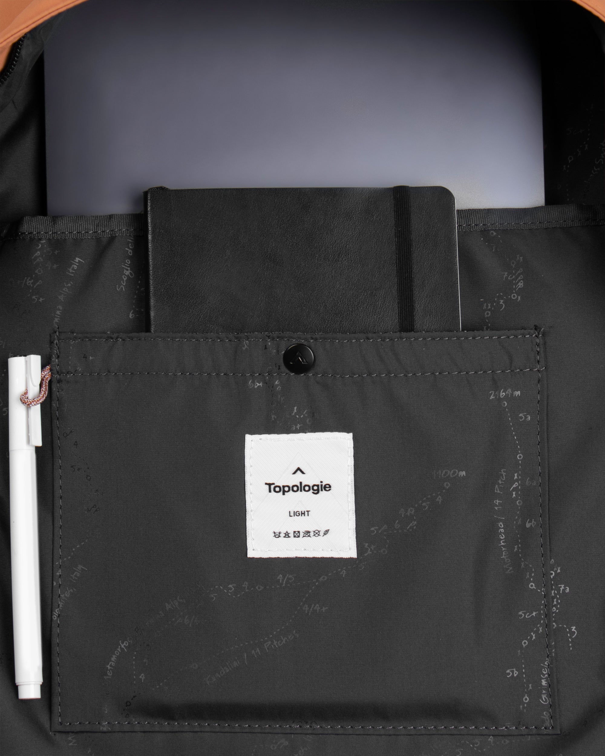 Block 拼色後背包