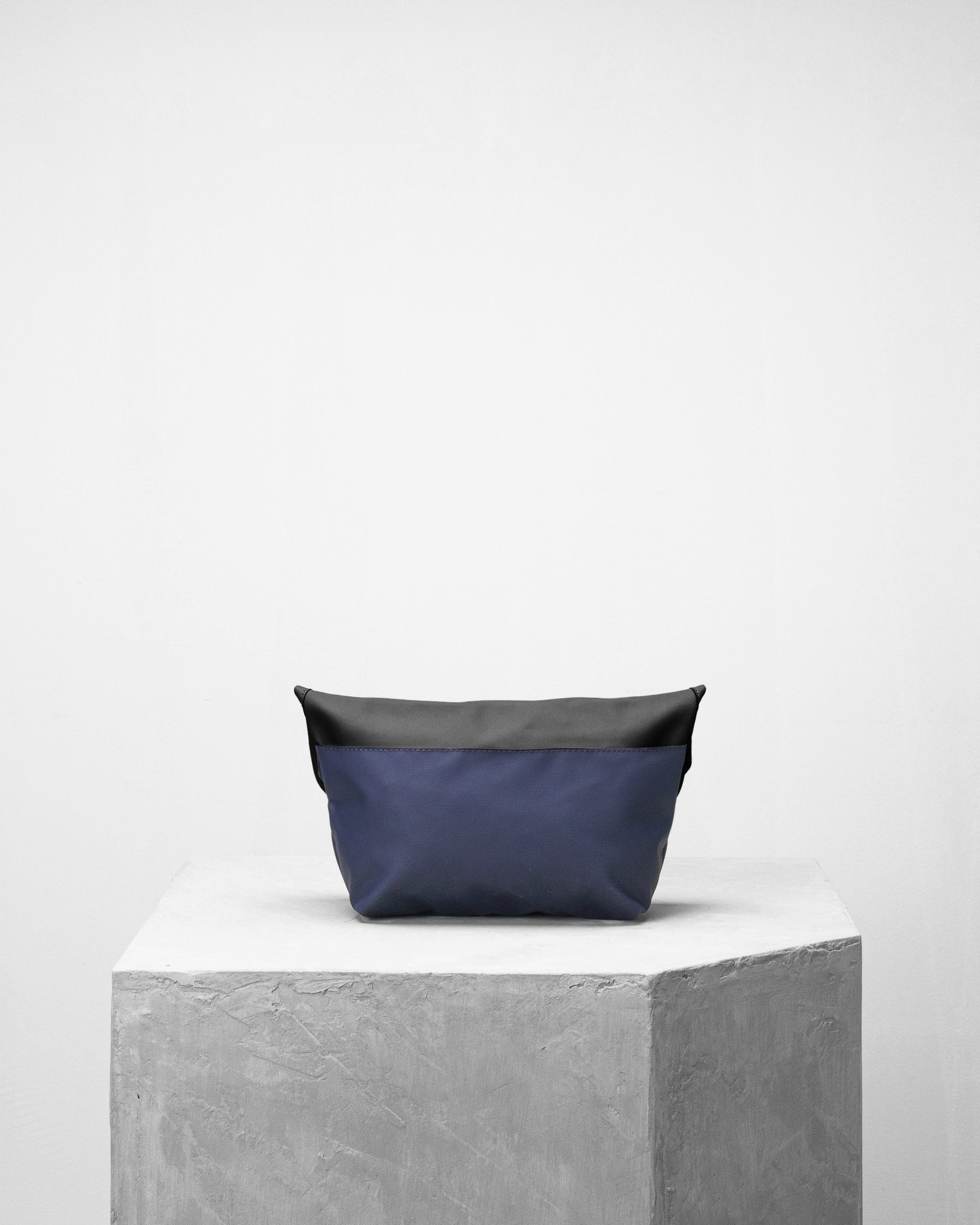 Mini Pacer 防潑水郵差隨身小包