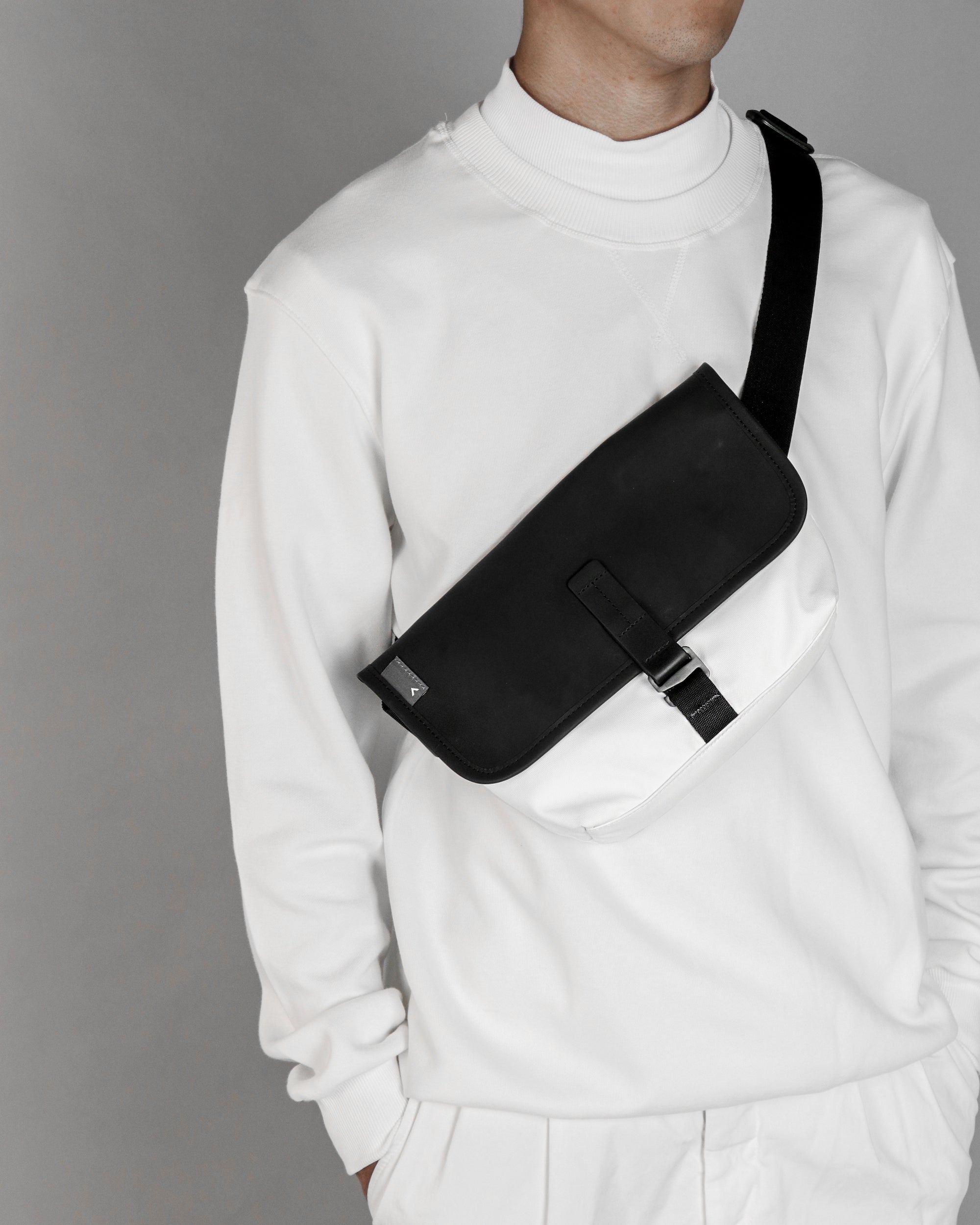 Mini Pacer 防潑水郵差隨身小包