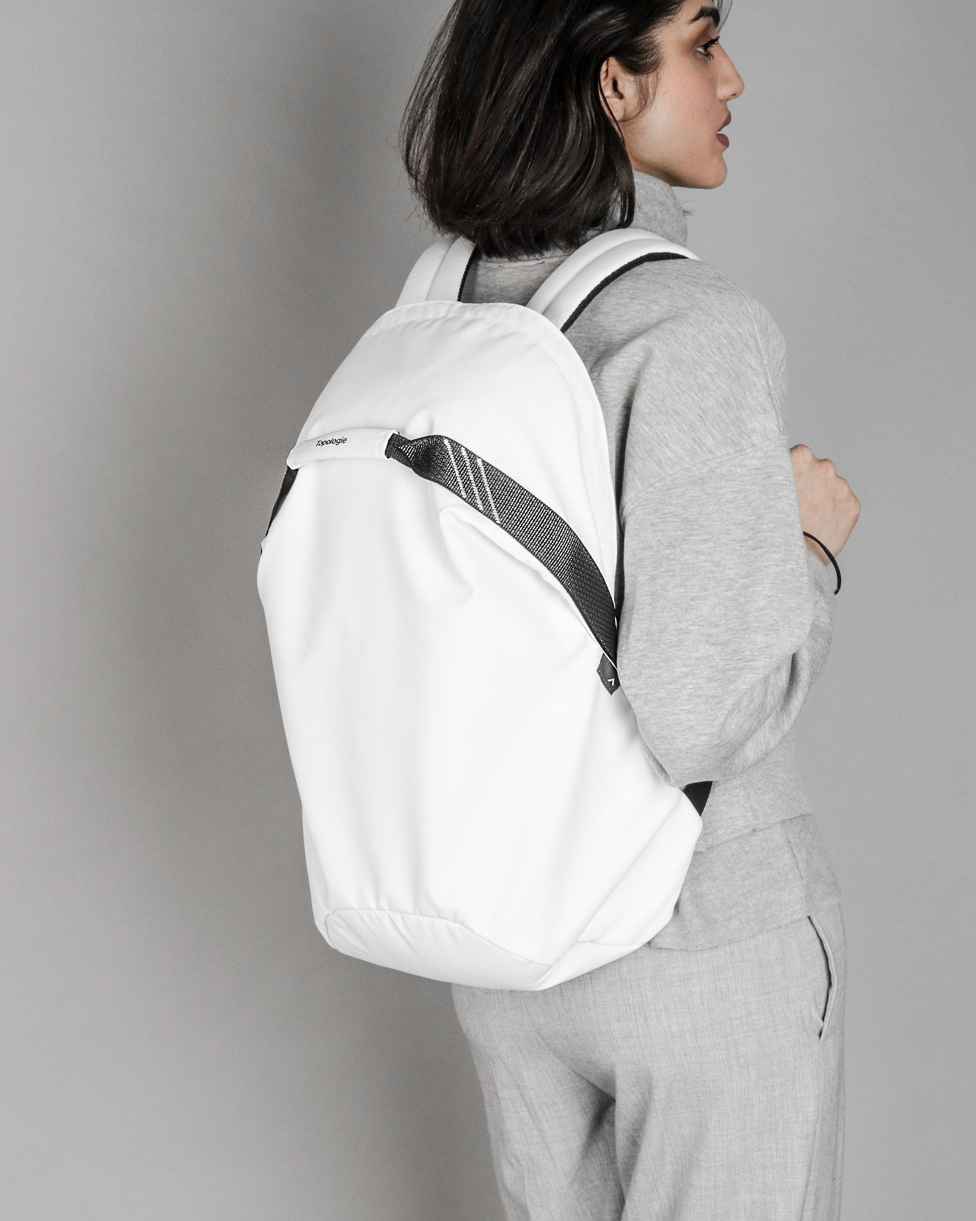 Multipitch防潑水簡約背包/ 大 / 白色