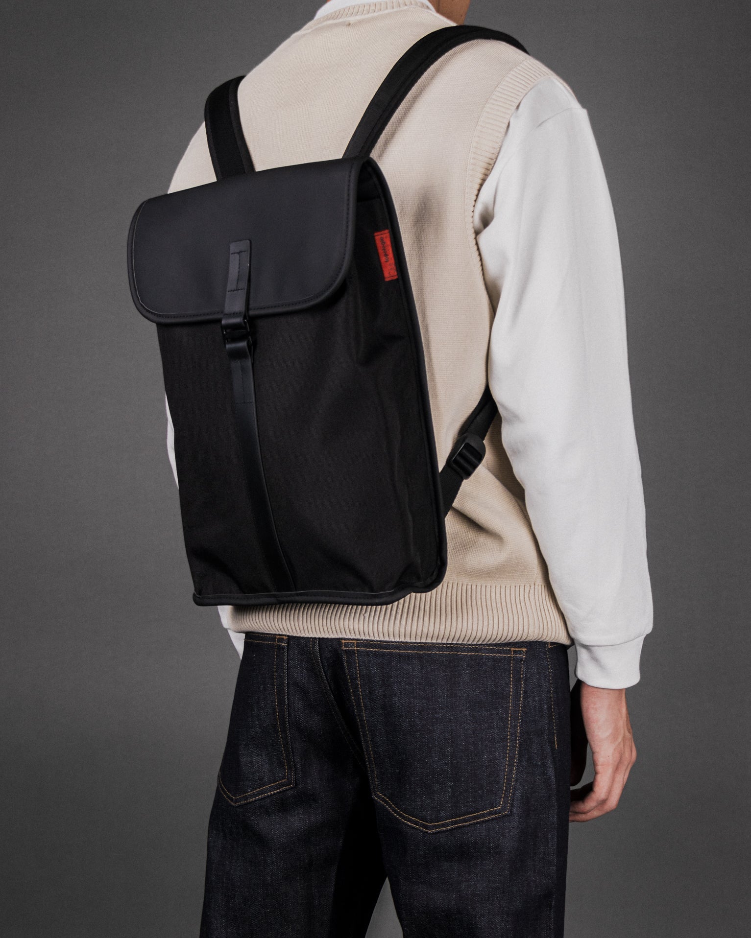 Satchel Slim 防潑水長方背包